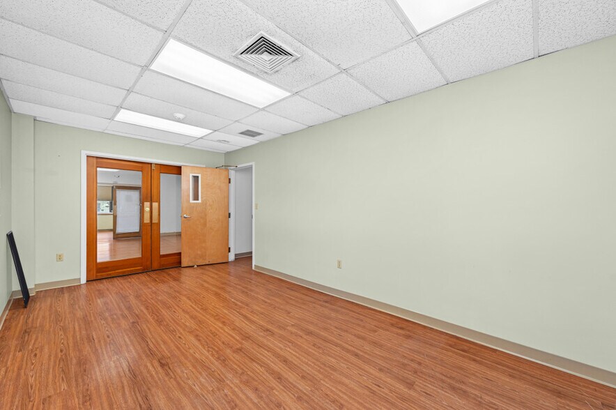 More Photos Of 52 Sharon St, Malden Office For Lease