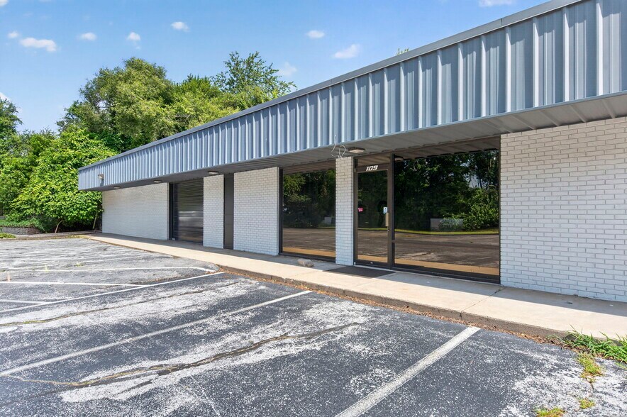 More Photos Of 5601 S Campbell Ave, Springfield General Retail For Sale