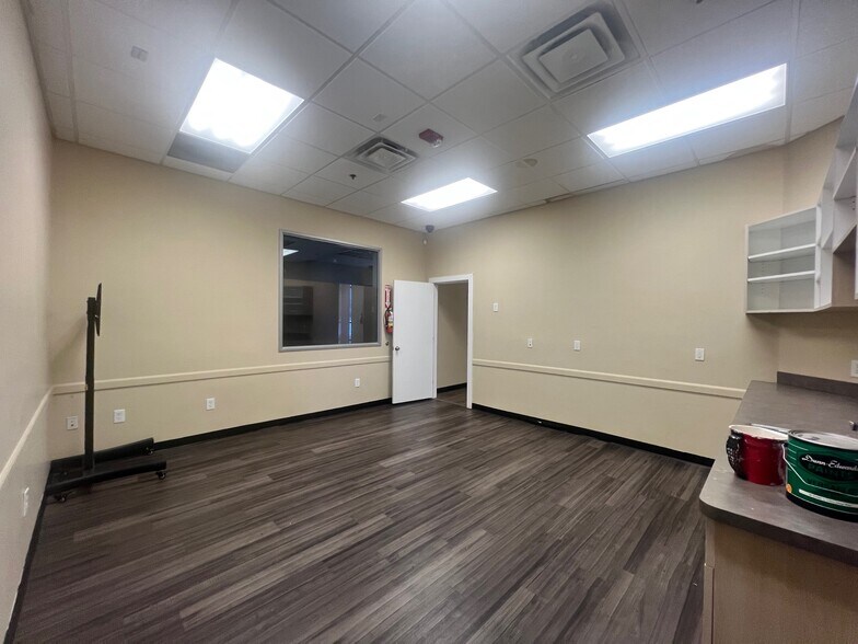 More Photos Of 10750 W McDowell Rd, Avondale Medical For Lease