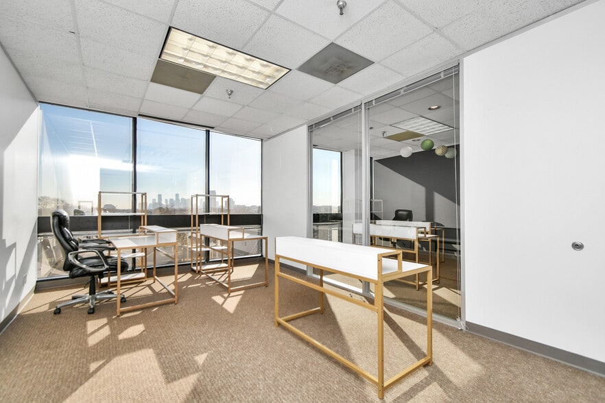 More Photos Of 550 Westcott St, Houston Office For Lease