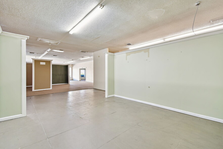More Photos Of 1956 Kingsley Ave, Orange Park General Retail For Lease