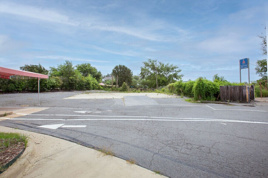 More Photos Of 9500 N Rodney Parham Rd, Little Rock Freestanding For Sale