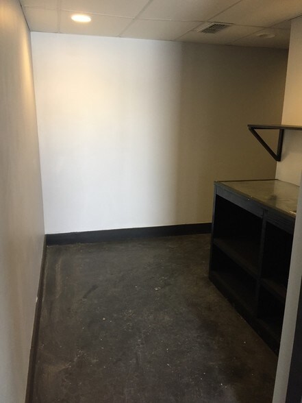 More Photos Of 2330 S Main Ave, Lovington Warehouse For Lease