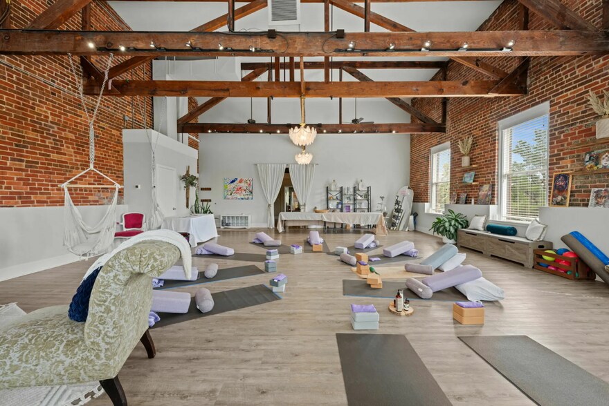 More Photos Of 202 Craven St, New Bern General Retail For Lease