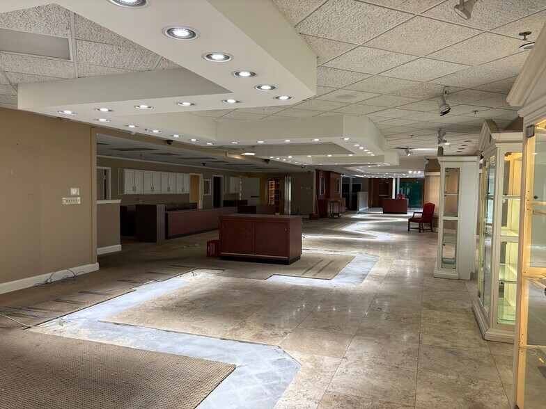 More Photos Of 4311 Ne Vivion Rd, Kansas City Storefront Retail Office For Sale