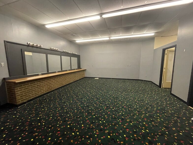 More Photos Of 134 Elm St, Anniston Freestanding For Lease