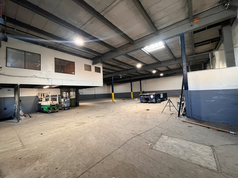 More Photos Of 945-975 Close Ave, Bronx Distribution For Lease