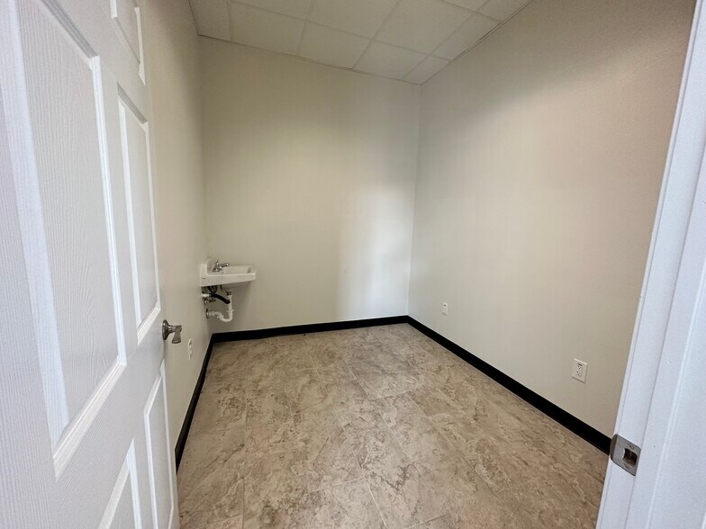 More Photos Of 900 W Jackson Ave, Pasadena Unknown For Lease
