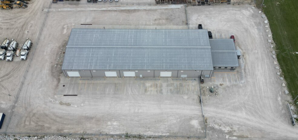 More Photos Of 3400 Old Mormon Bridge Rd, Crescent Warehouse For Lease