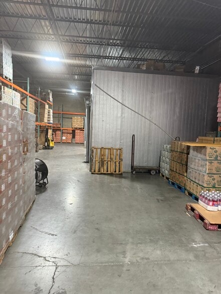 More Photos Of 1187-1199 Sunrise Hwy, Copiague Showroom For Lease