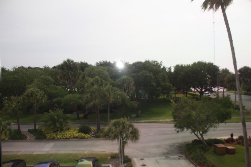 More Photos Of 2210 S Front St, Melbourne Office For Lease