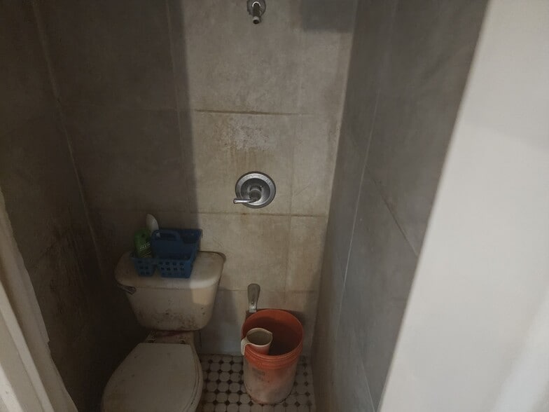 More Photos Of 9618 FM 1462 Rd, Alvin Convenience Store For Sale