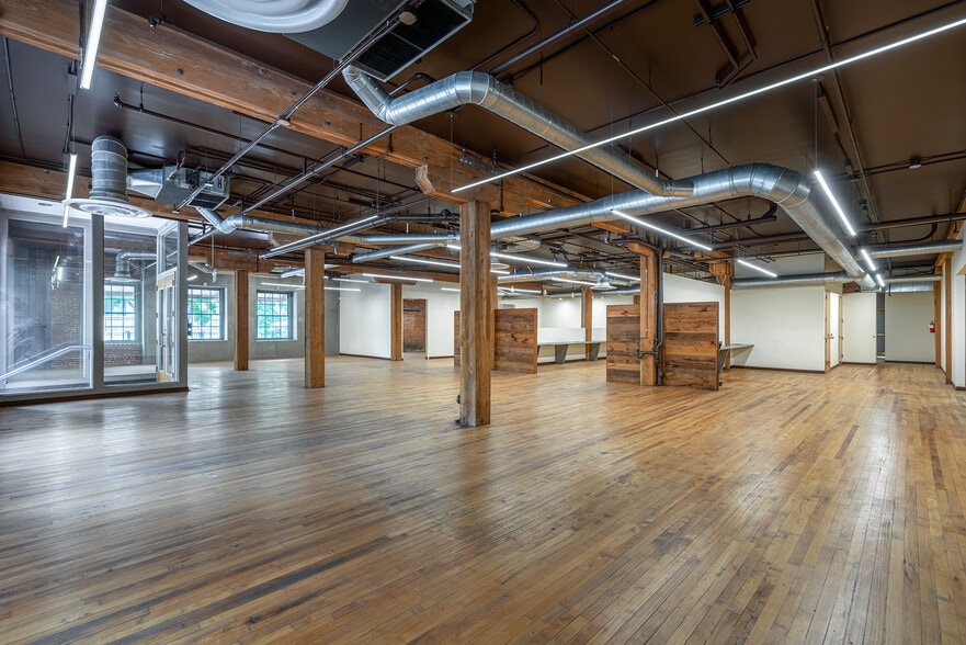 More Photos Of 448 W Market St, San Diego Office For Lease