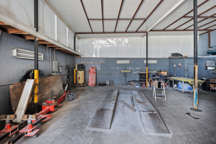 More Photos Of 2222 NW 22nd Ct, Miami Freestanding For Sale