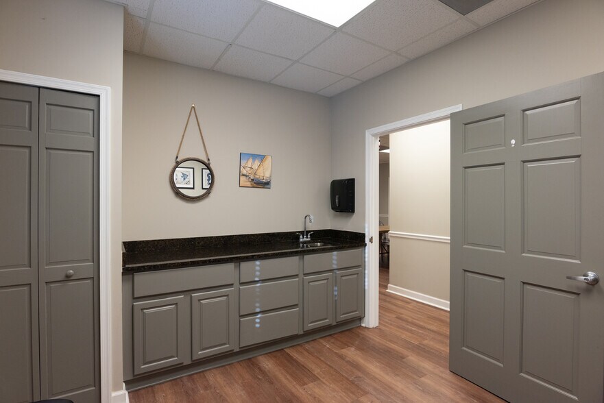 More Photos Of 12959 Palms West Dr, Loxahatchee Medical For Sale