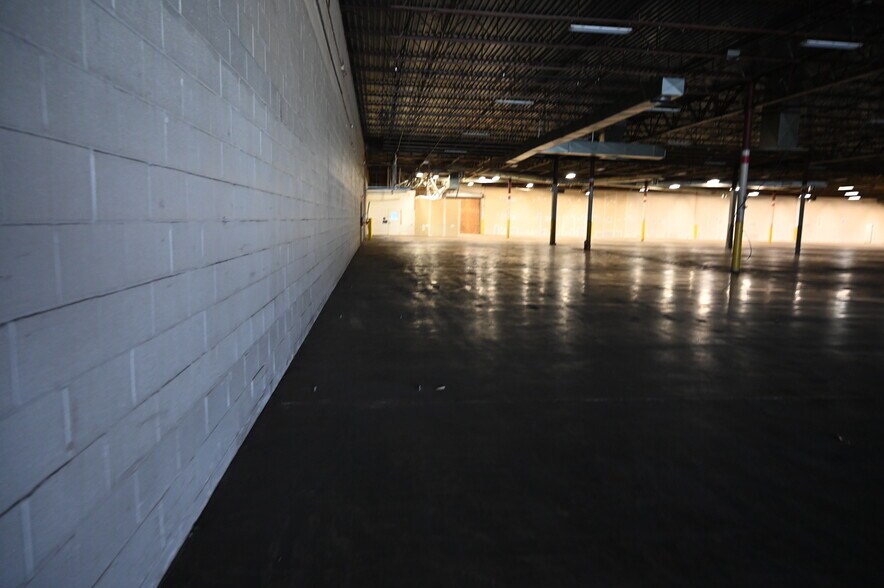 More Photos Of 2300 Claremont Ave, Ashland Freestanding For Lease