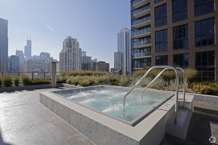 More Photos Of 637-643 N Wells St, Chicago Apartments For Lease