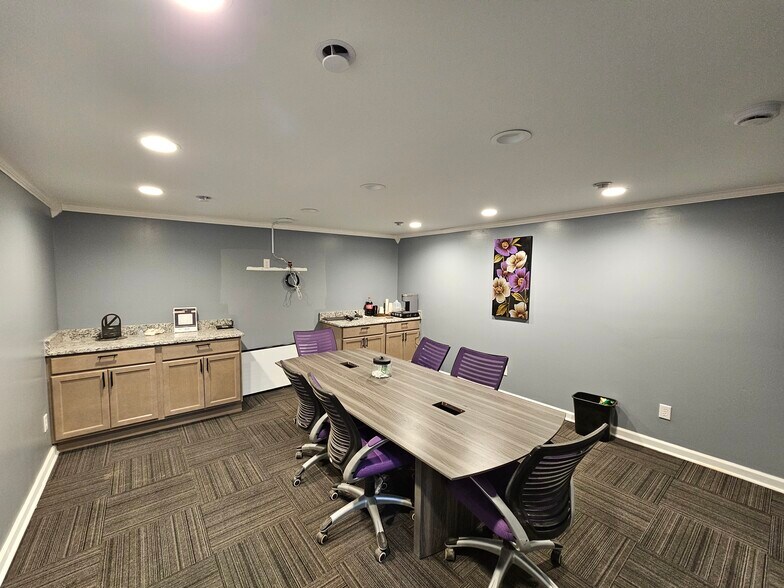 More Photos Of 2117 W Morris St, Indianapolis Warehouse For Lease