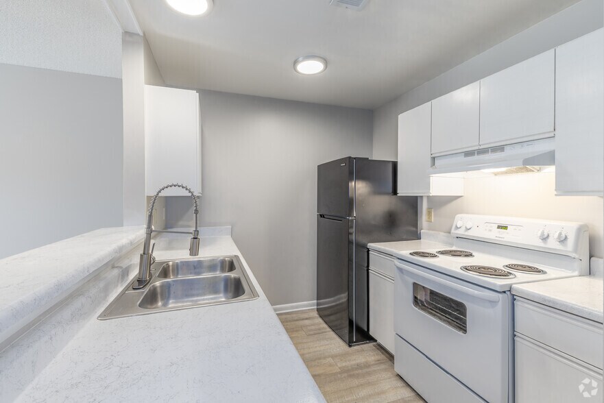 More Photos Of 1004 Appamattox Ct, Fayetteville Apartments For Sale
