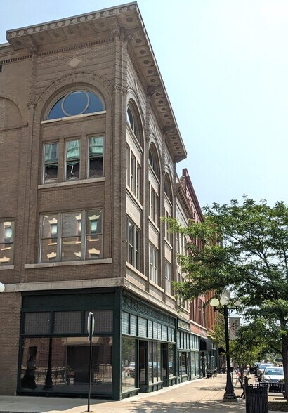 More Photos Of 115 W Jefferson St, Bloomington Apartments For Lease