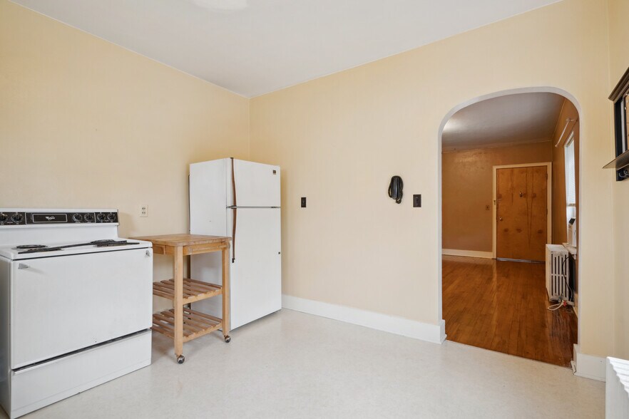 More Photos Of 107 E Madison St, Mount Pleasant Healthcare For Sale