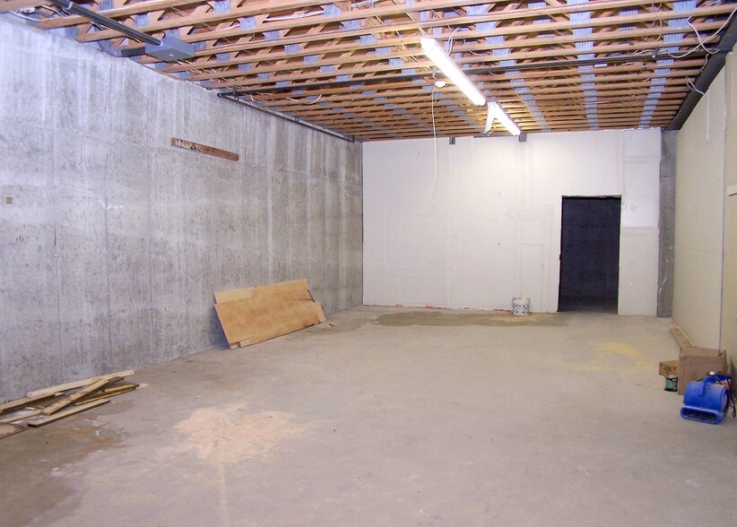 More Photos Of 627 Horseblock Rd, Farmingville Loft Creative Space For Sale