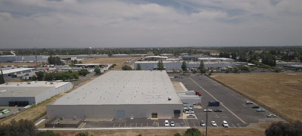 More Photos Of 7728 Wilbur Way, Sacramento Warehouse For Lease
