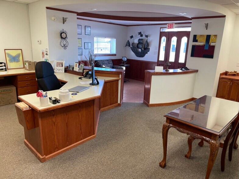 More Photos Of 219 & 303 W Chase st, Springfield Light Distribution For Lease