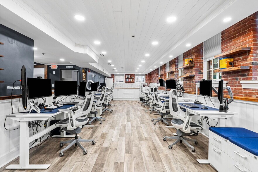 More Photos Of 19-23 Pleasant St, Newburyport Office For Sale