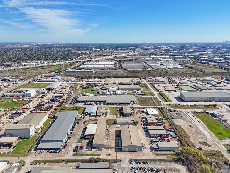 More Photos Of 6754-6758 Northwinds Dr, Houston Warehouse For Lease