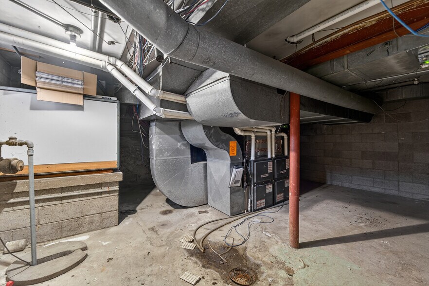 More Photos Of 2001 Capitol dr, Milwaukee Office For Sale