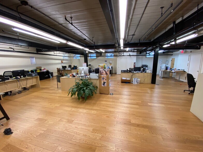 More Photos Of 100 Felton St, Waltham Light Distribution For Sale