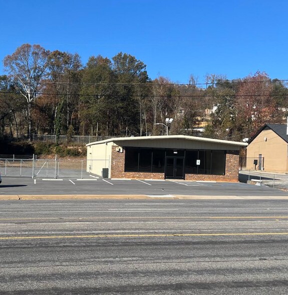 More Photos Of 2738 N Pleasantburg Dr, Greenville Freestanding For Sale