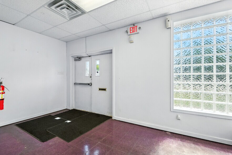 More Photos Of 19042 W McNichols Rd, Detroit Storefront For Sale