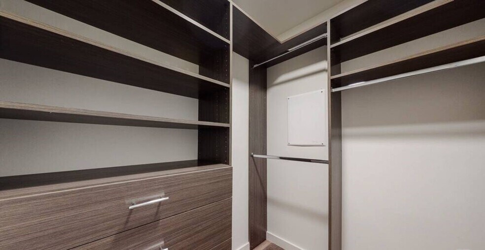 More Photos Of 1070 S Bedford St, Los Angeles Multifamily For Sale