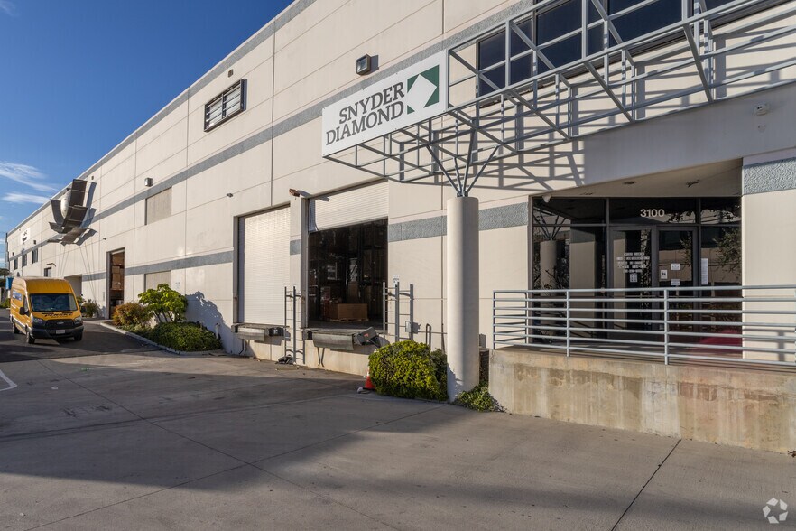 More Photos Of 3100 N San Fernando Blvd, Burbank Warehouse For Lease