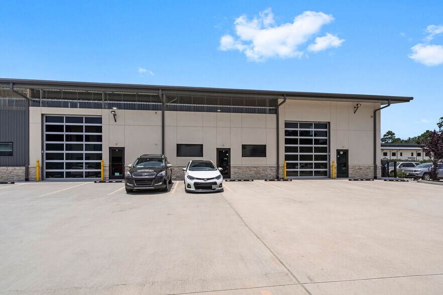 More Photos Of 1330 Rayford Park Rd, Spring Loft Creative Space For Lease