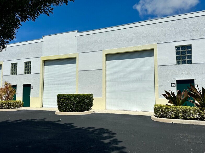 More Photos Of 2937 Ravenswood Rd, Fort Lauderdale Self Storage For Sale