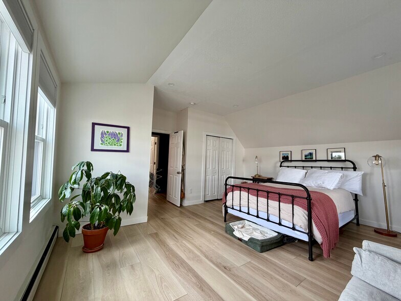 More Photos Of 69 Newbury St, Portland Storefront Retail Residential For Sale