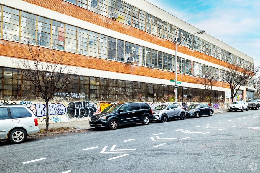 More Photos Of 1717 Troutman St, Ridgewood Warehouse For Lease