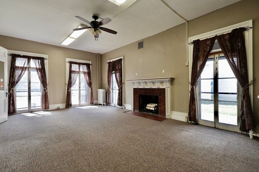 More Photos Of 72 Main St, Delhi Office Residential For Sale