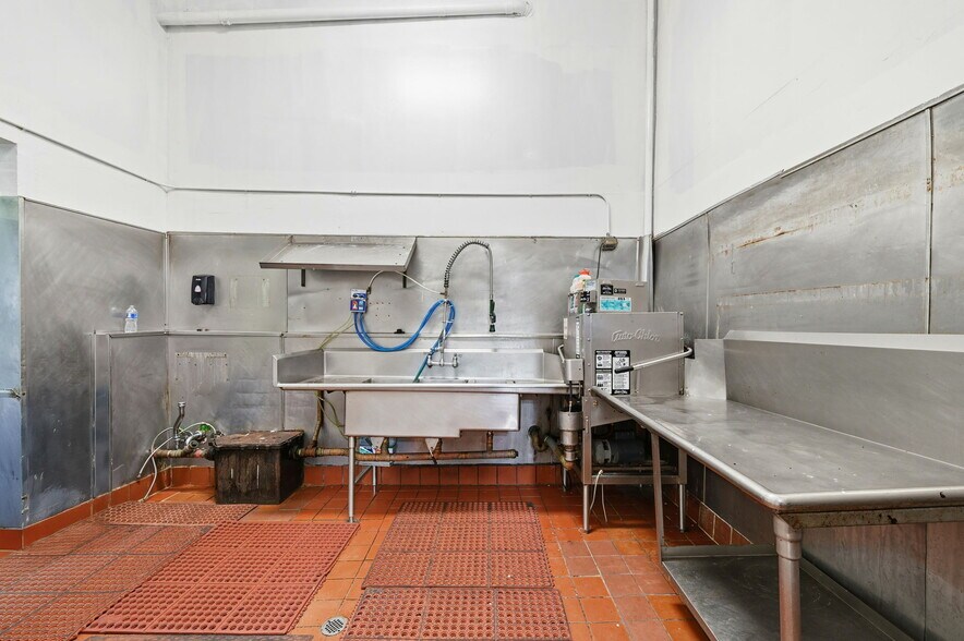 More Photos Of 1037 Valencia St, San Francisco General Retail For Lease