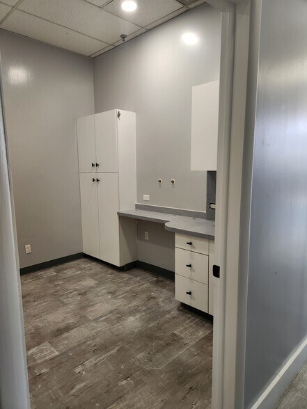 More Photos Of 122-138 W Post Rd, White Plains General Retail For Lease