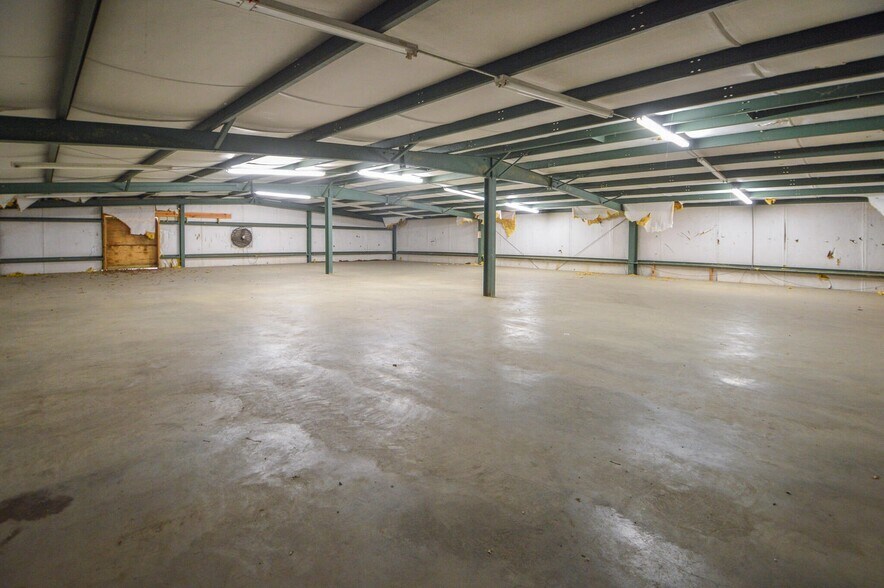 More Photos Of 1095 Stark Rd, Starkville Warehouse For Sale