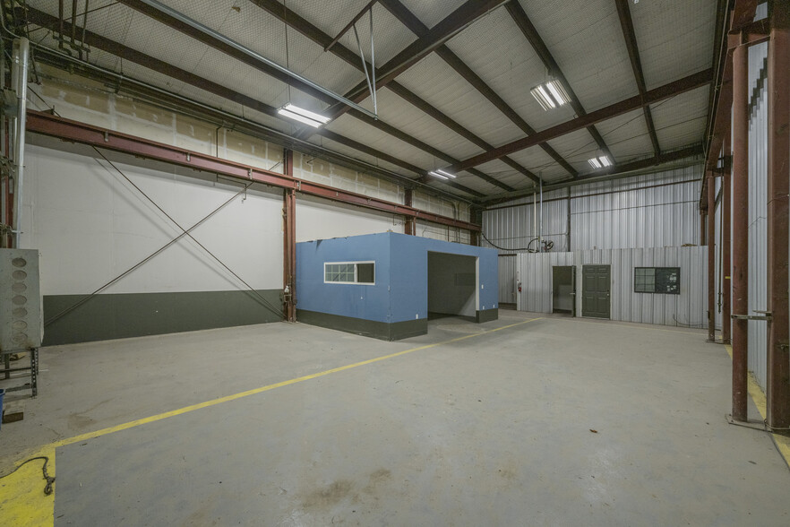 More Photos Of 2833 Roosevelt Ave, San Antonio Industrial For Lease