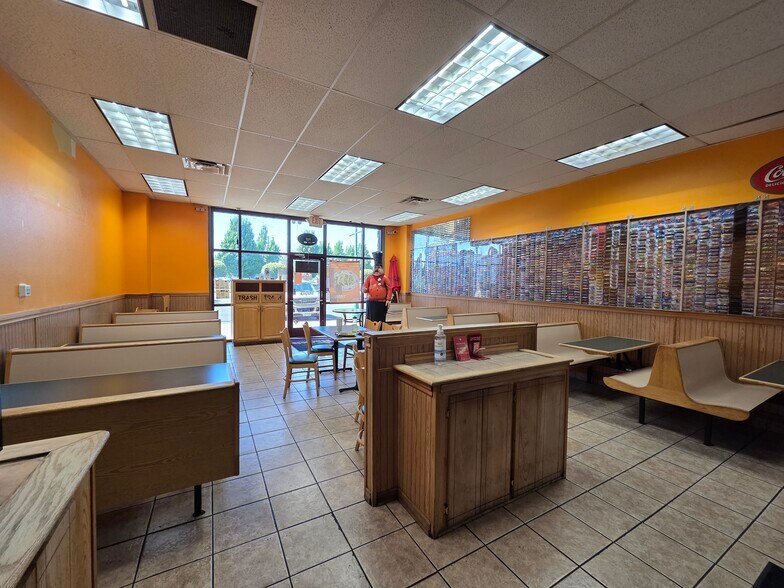 More Photos Of 3815 Devonshire Ave NE, Salem Freestanding For Lease