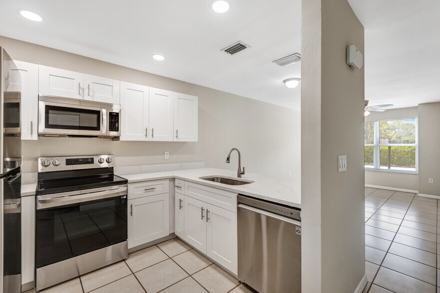 More Photos Of 6240 Rattlesnake Hammock Rd, Naples Apartments For Sale