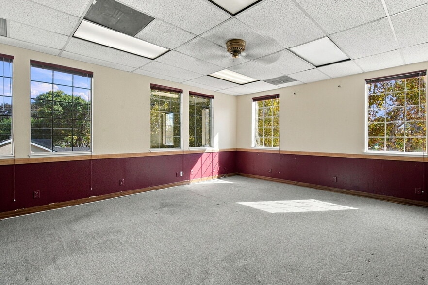 More Photos Of 403 W 11th St, Tracy Office For Sale