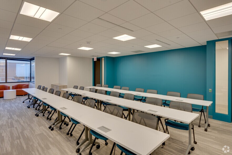 More Photos Of 707 Skokie Blvd, Northbrook Coworking Space
