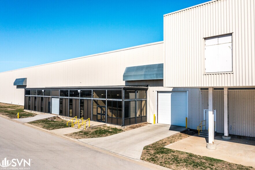 More Photos Of 791 Freight Blvd, Lexington Warehouse For Lease